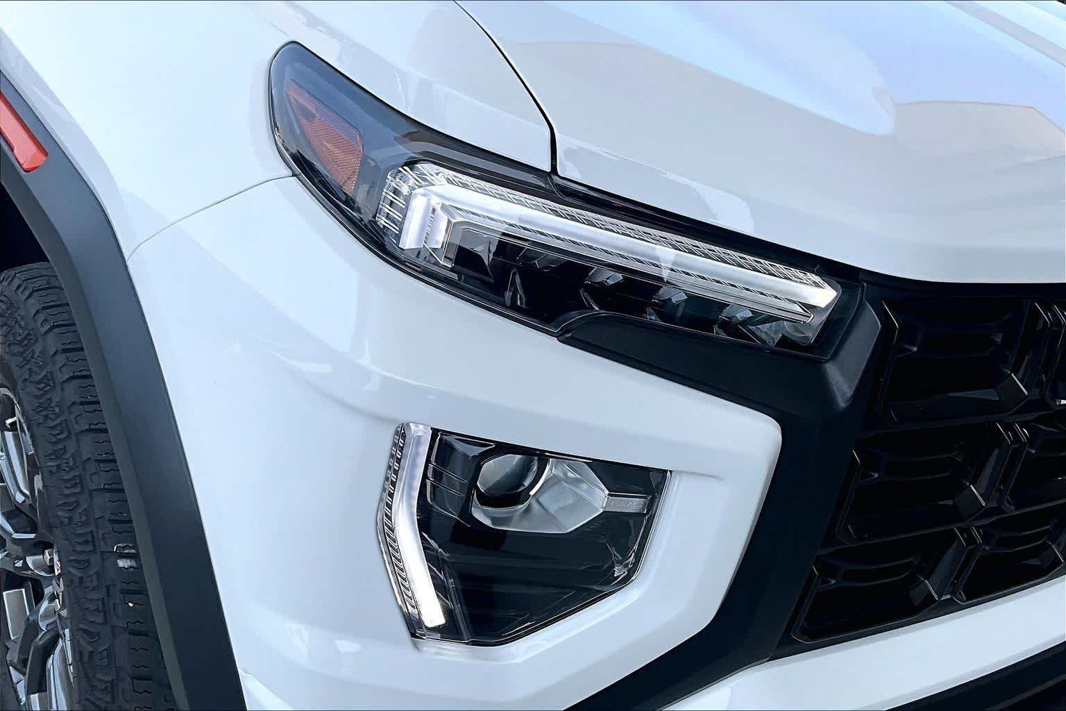 Used 2024 Summit White GMC 2WD Elevation image 24