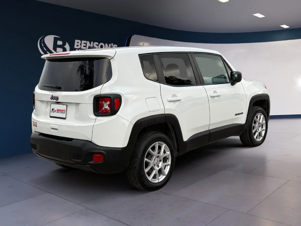 Used 2023 White Jeep Latitude image 5