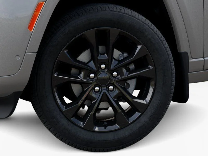 New 2026 Silver Zynith Exterior Paint Jeep Limited Reserve image 9