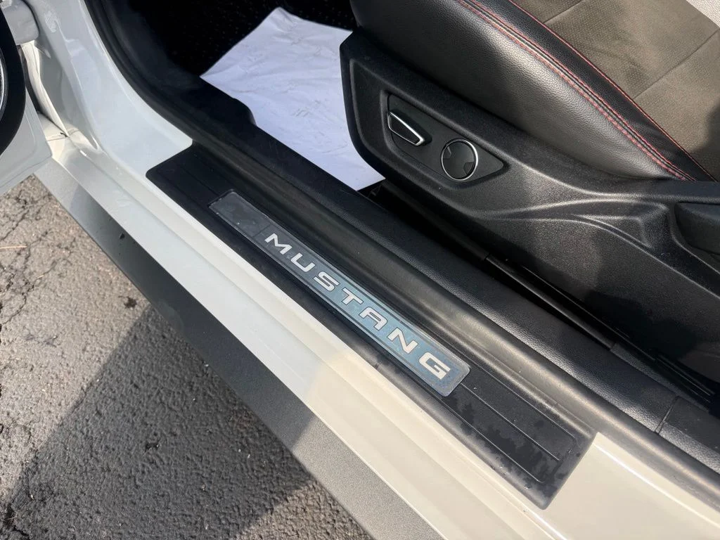 Used 2017 White Ford GT Premium image 15