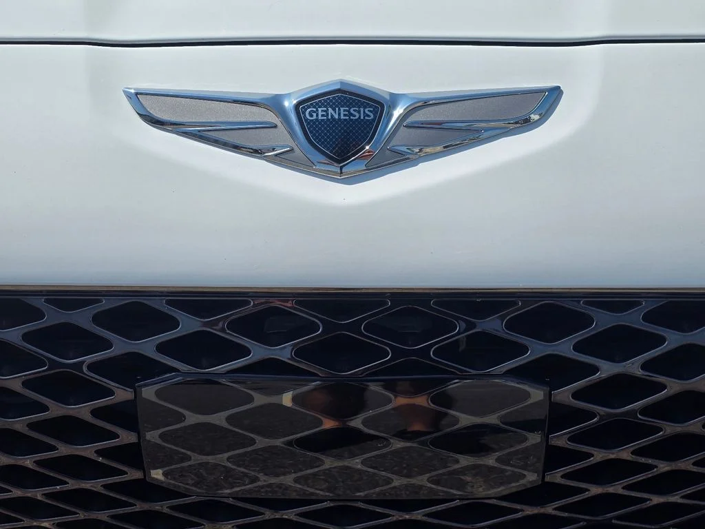Used 2023 White Genesis 3.3T image 3