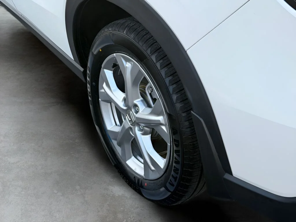 Used 2025 Platinum White Pearl Honda LX image 9