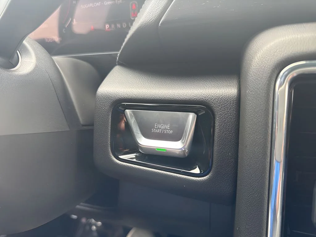 Used 2025 Silver GMC Denali image 22