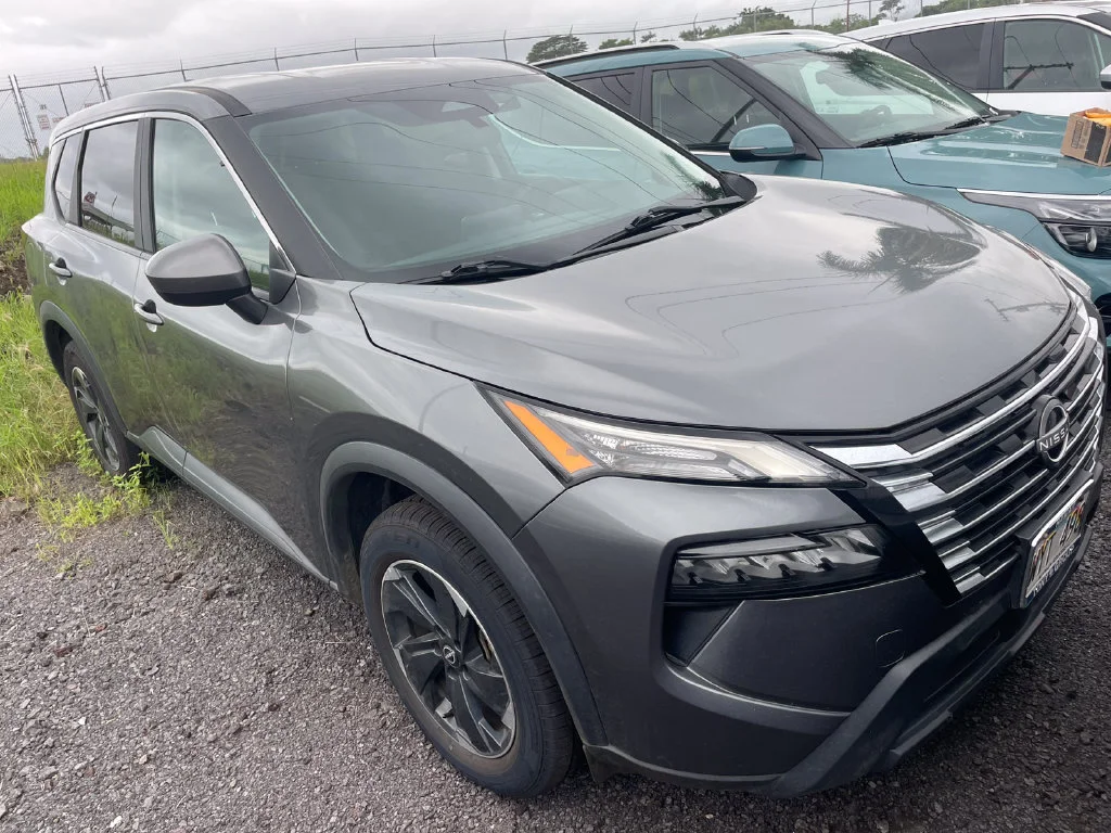 Used 2024 Gray Nissan SV image 3