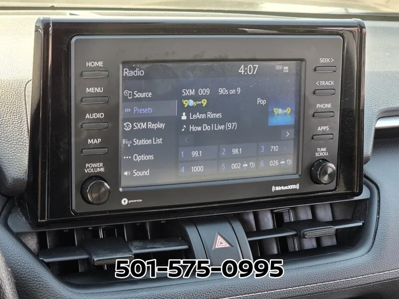 Used 2021 Magnetic Gray Metallic TOYOTA XLE FWD image 22