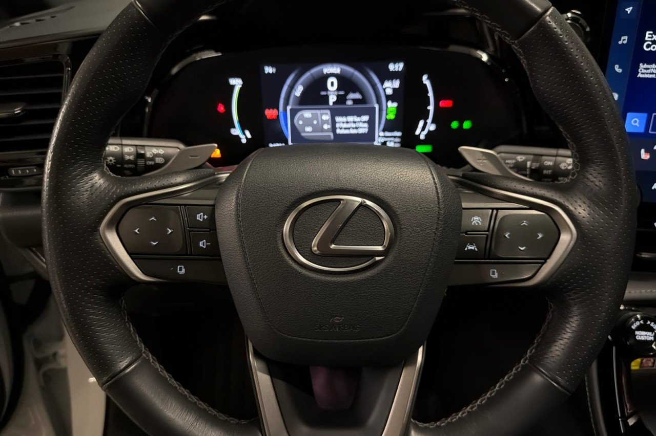 Used 2024 Ultra White Lexus NX 450h+ F SPORT Handling image 22