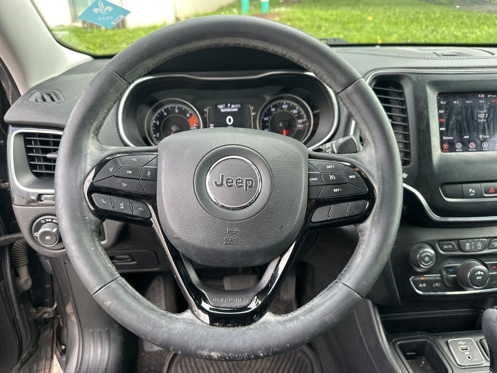 Used 2019 Gray Jeep Latitude Plus image 9