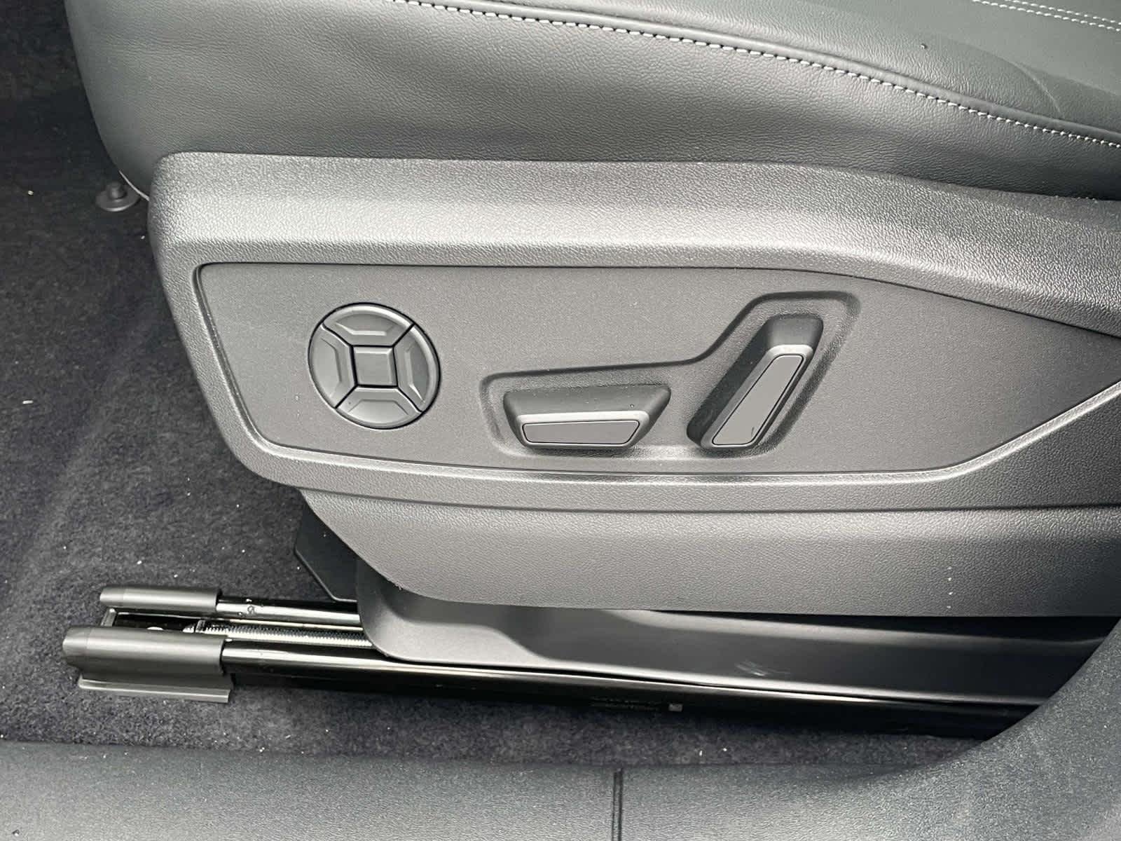 New 2026 2Y2Y/White Audi Premium image 16