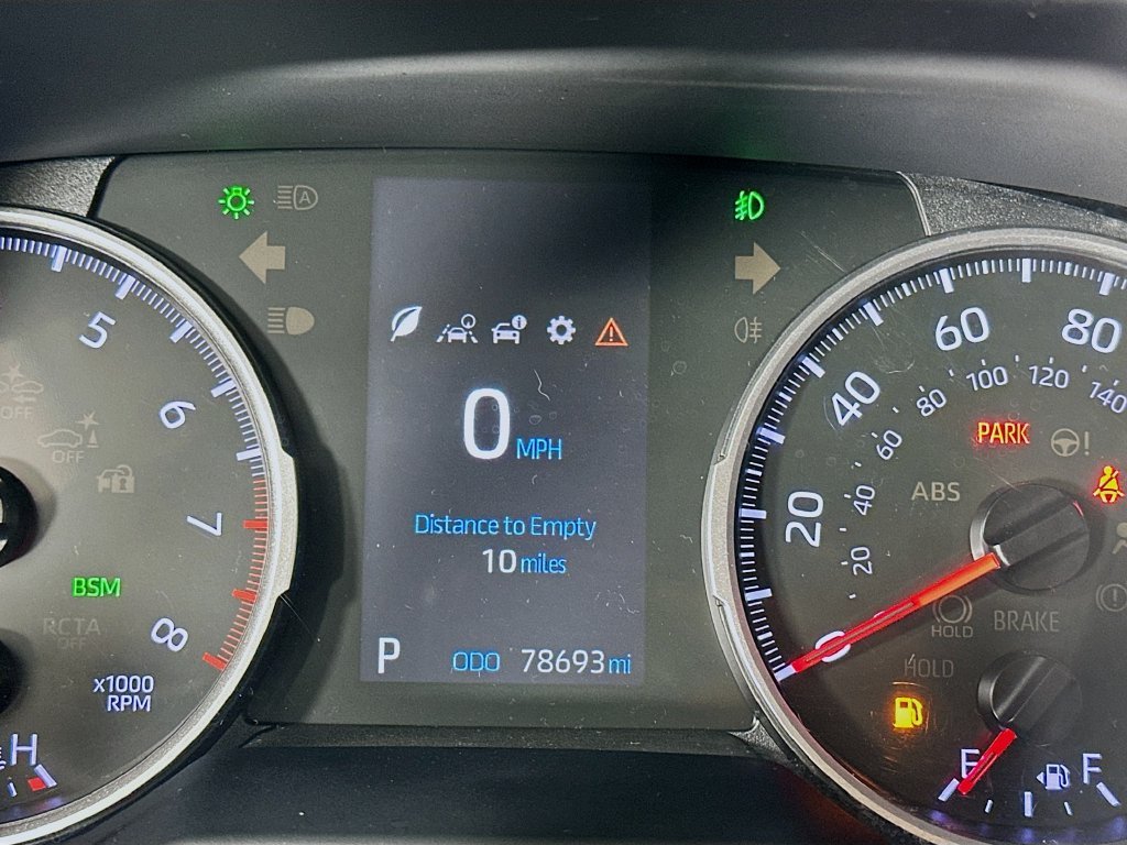 Used 2019  Toyota XLE image 12
