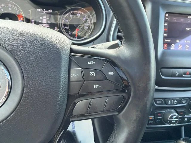 Used 2019 Granite Crystal Clearcoat Metallic Jeep  image 19
