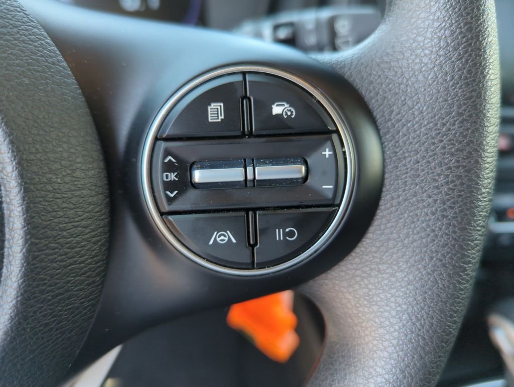 Used 2025  Kia LX image 23