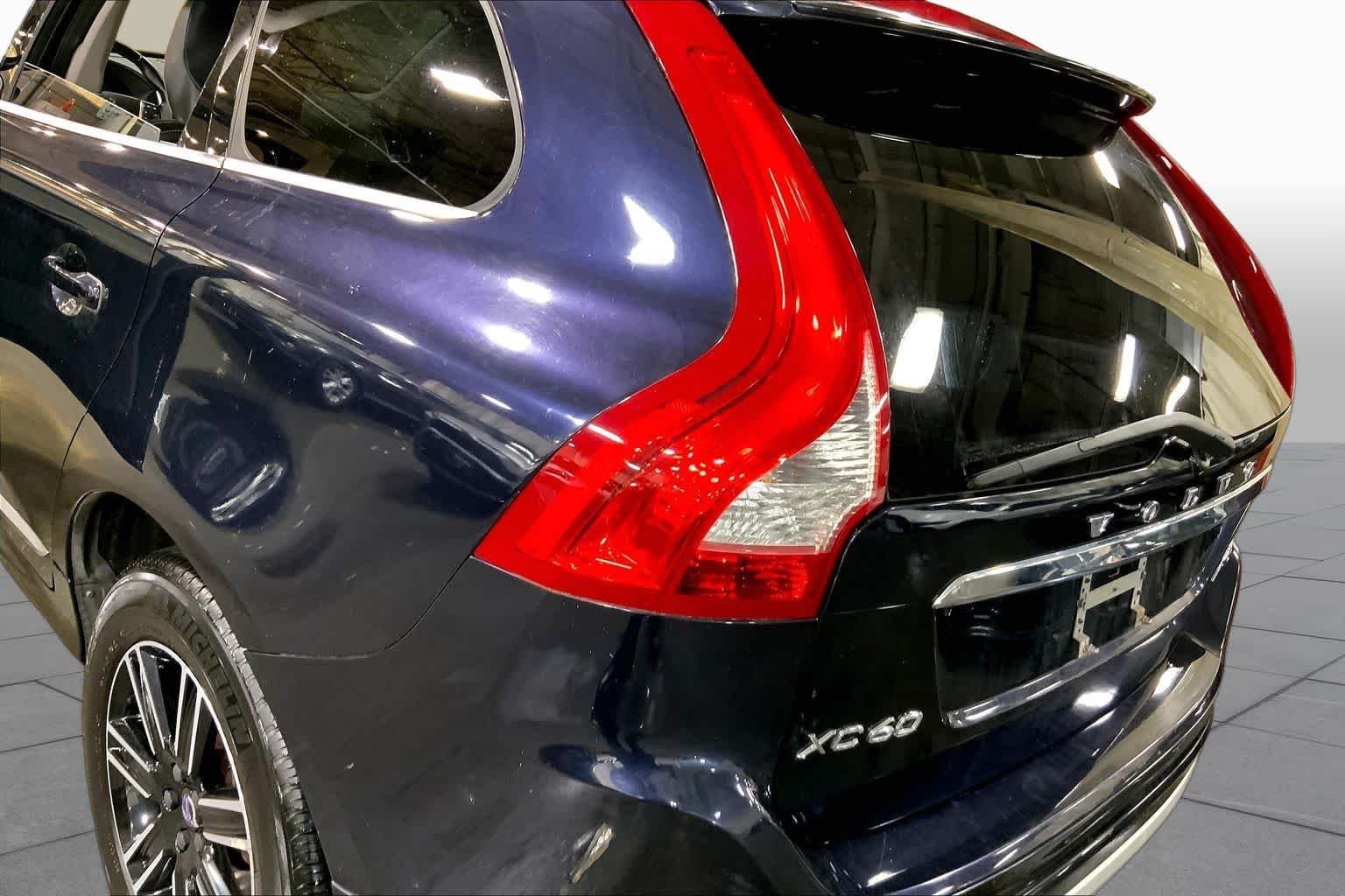 Used 2017 Magic Blue Metallic Volvo Dynamic image 29