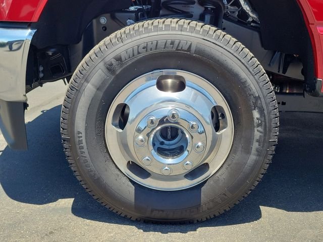 New 2026 Ruby Red Metallic Tinted Clearcoat Ford F-350® Lariat® image 31