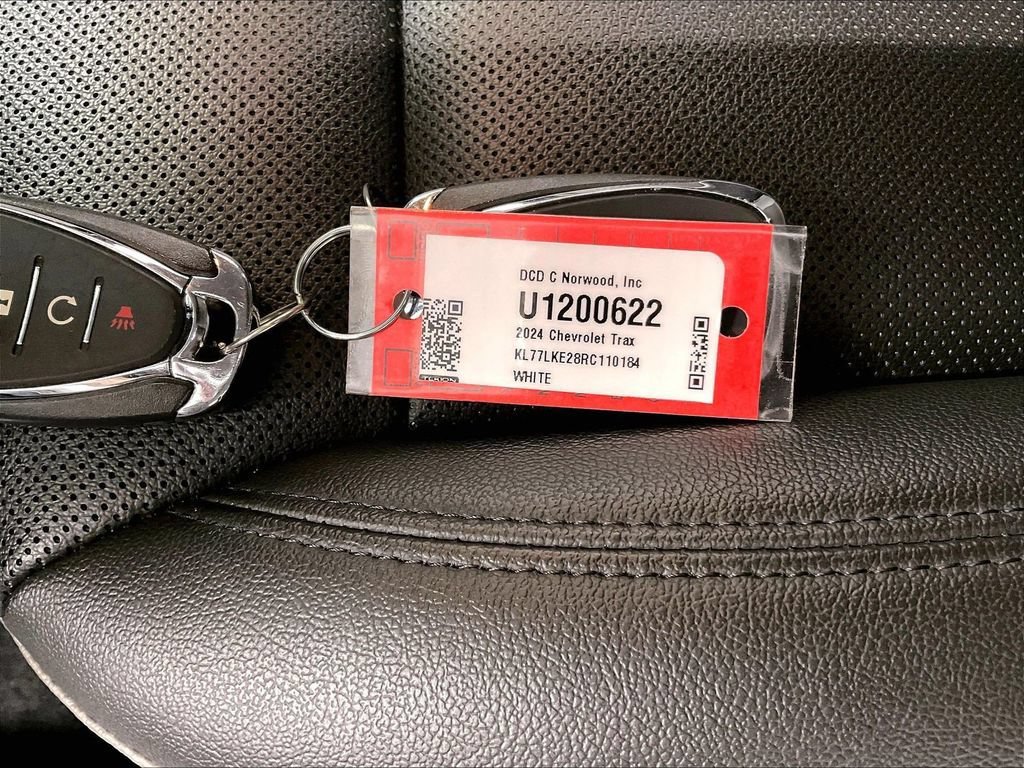Used 2024 Summit White Chevrolet ACTIV image 31
