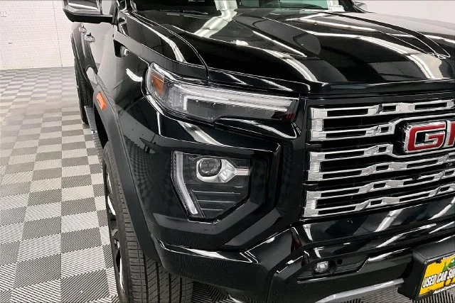 Used 2023 Onyx Black GMC Denali image 36