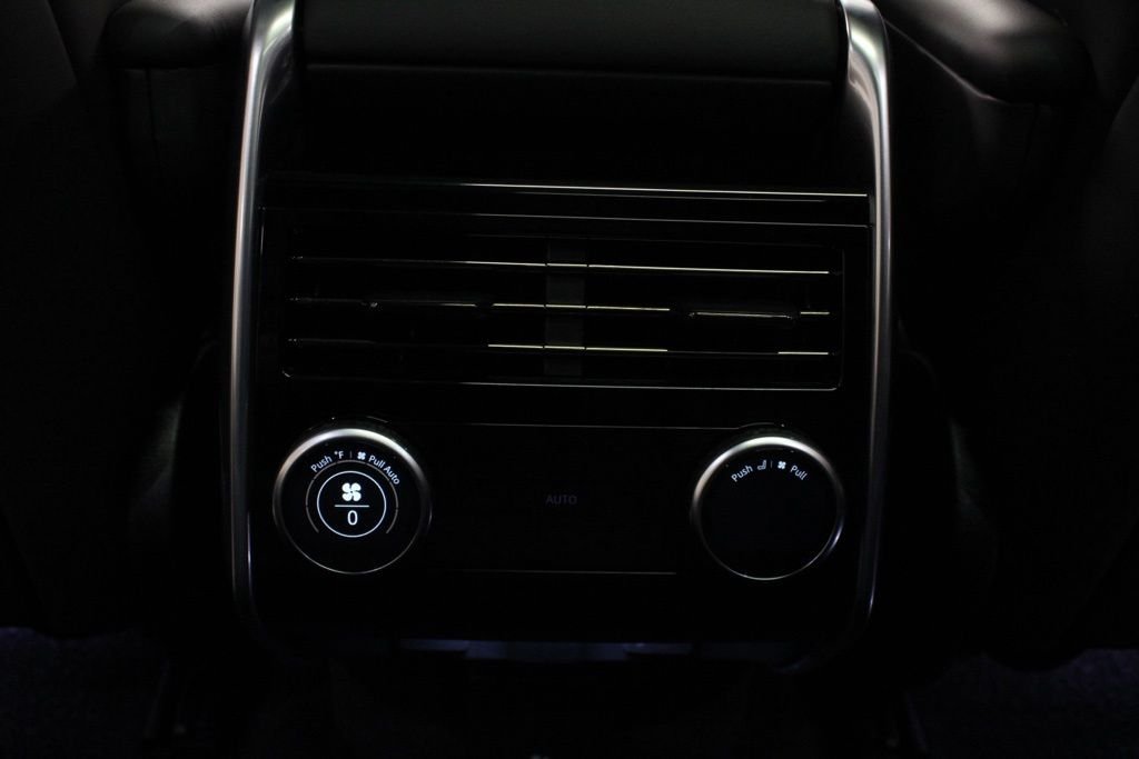 Used 2025 White Land Rover SE image 47