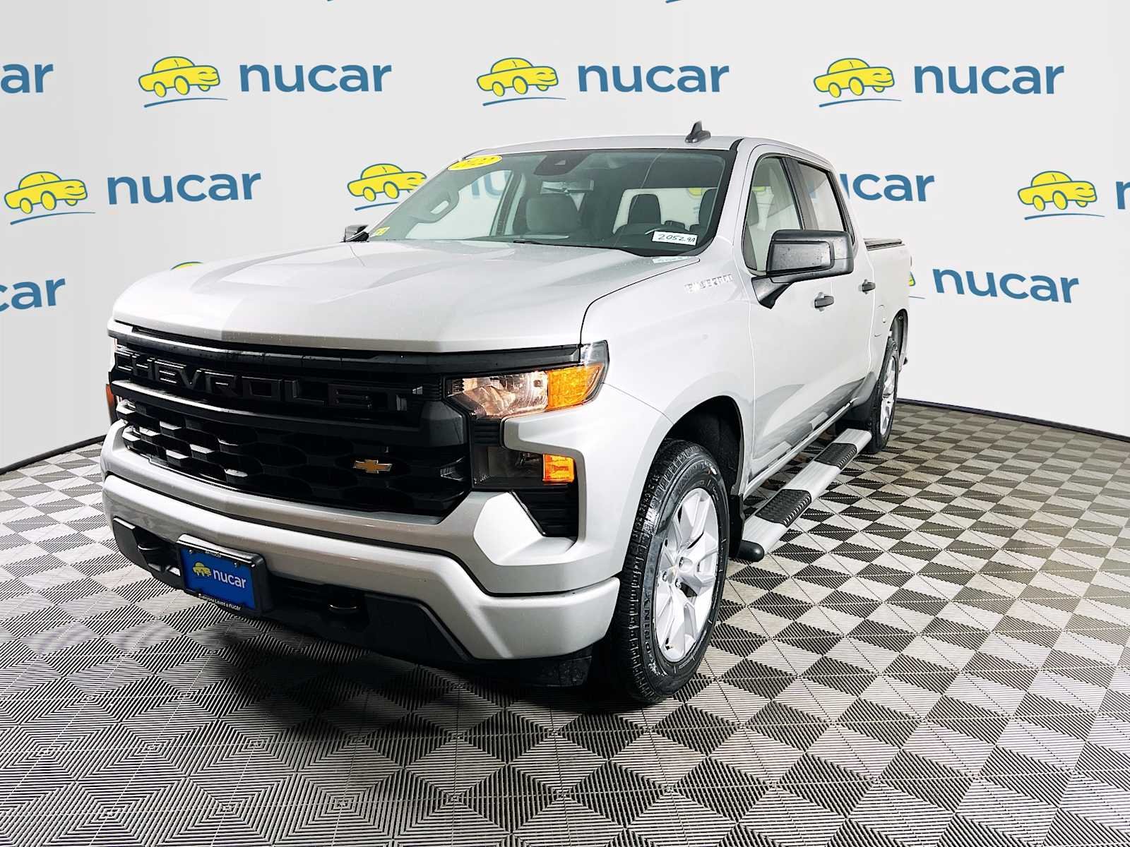 Used 2022 Silver Ice Metallic Chevrolet Custom image 3