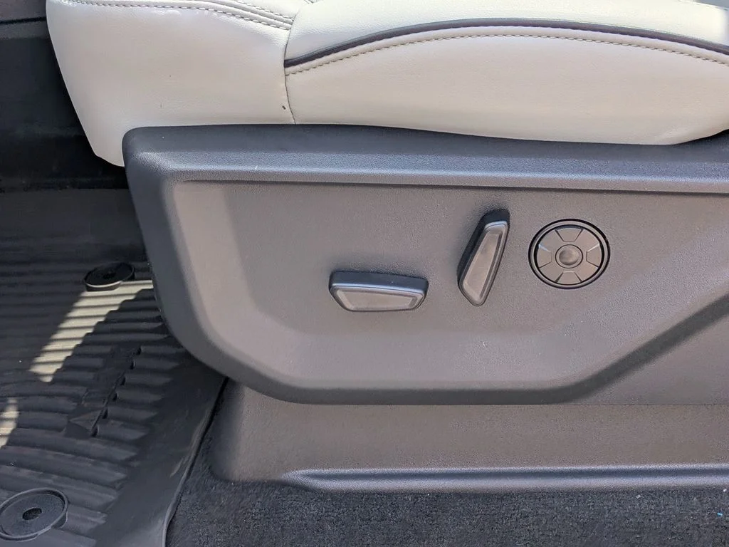 New 2026 Star White Metallic Tri-Coat Ford Platinum image 23