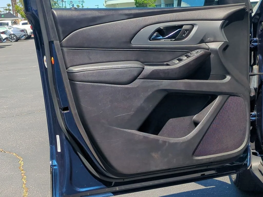 Used 2023 Northsky Blue Metallic Chevrolet LT Cloth image 24