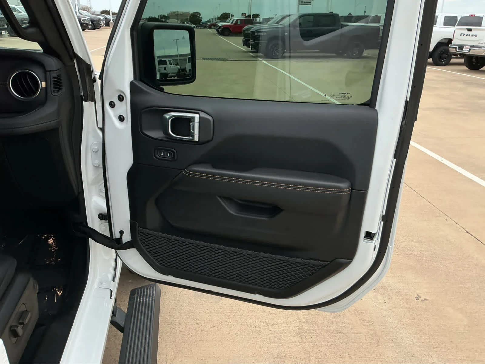 Used 2024 Bright White Clearcoat Jeep Sahara image 22