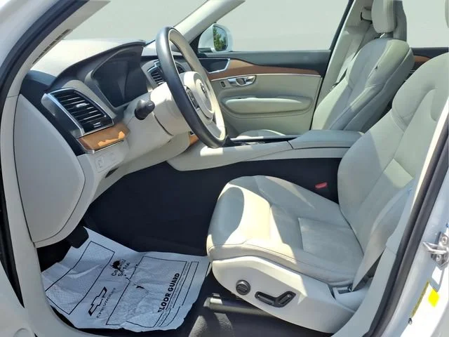 Used 2021 White Volvo T6 Momentum 7 Passenger image 16