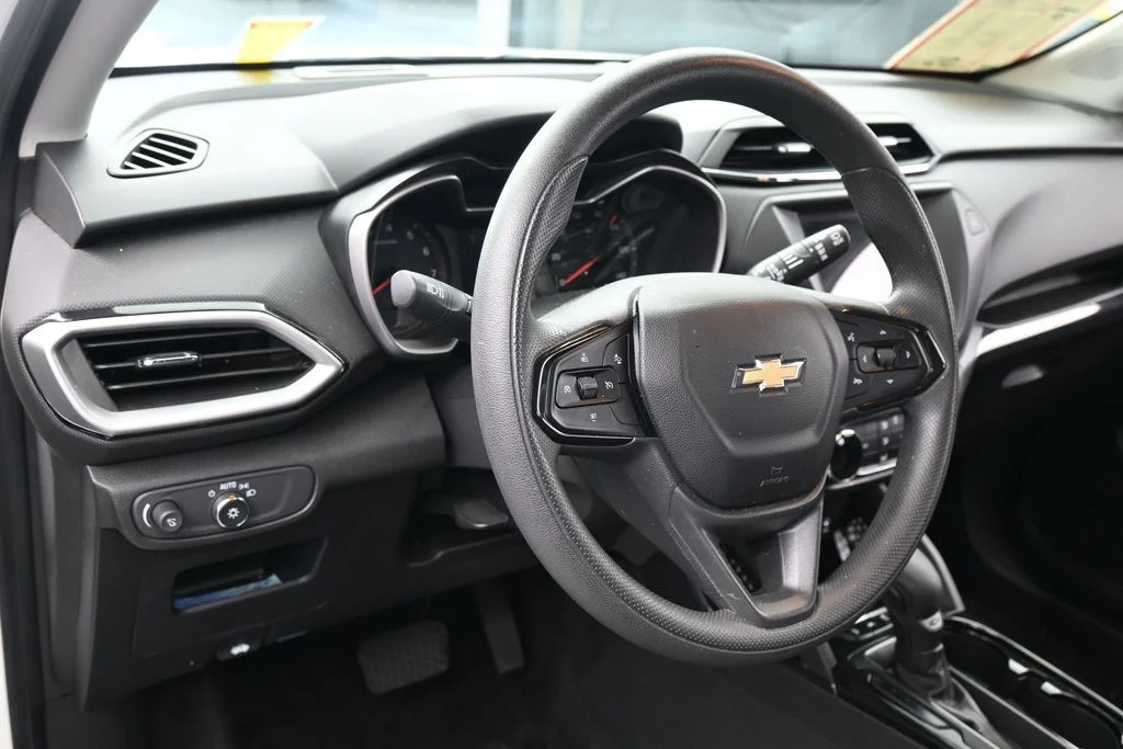 Used 2023 Summit White Chevrolet LS image 13