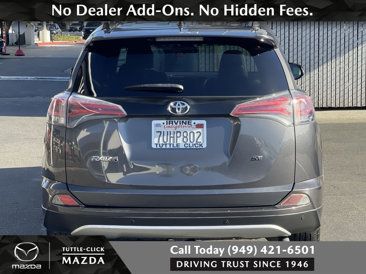 Used 2016 MAGNETIC GRAY MET Toyota SE image 5