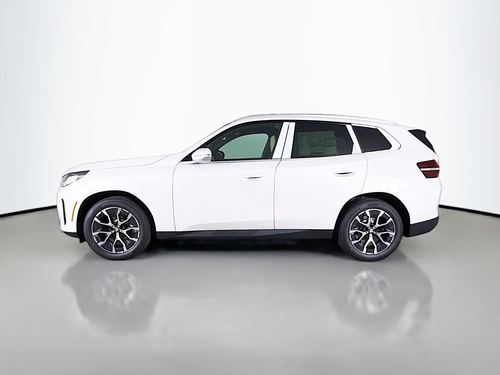 New 2026 Mineral White Metallic BMW 30 xDrive image 4