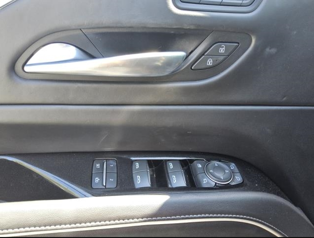 Used 2021 White Cadillac Sport Platinum image 3