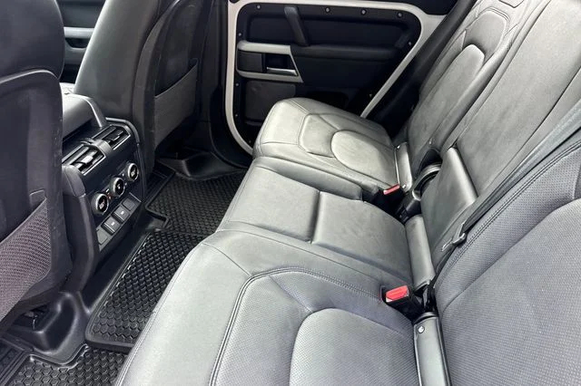 Used 2023 White Land Rover S image 11