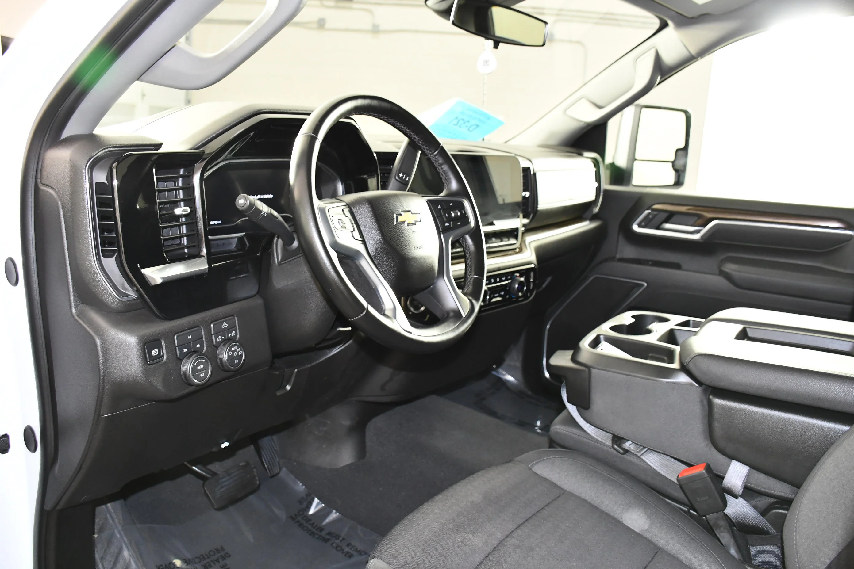 Used 2025 Summit White Chevrolet LT image 2