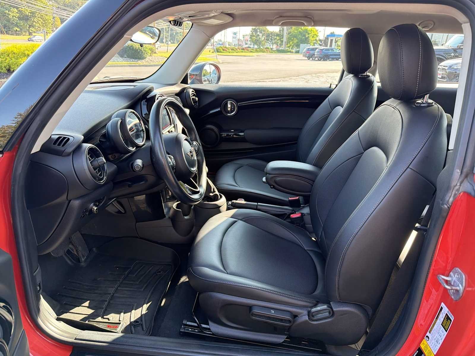 Used 2019 Solaris Orange Metallic MINI Cooper image 11