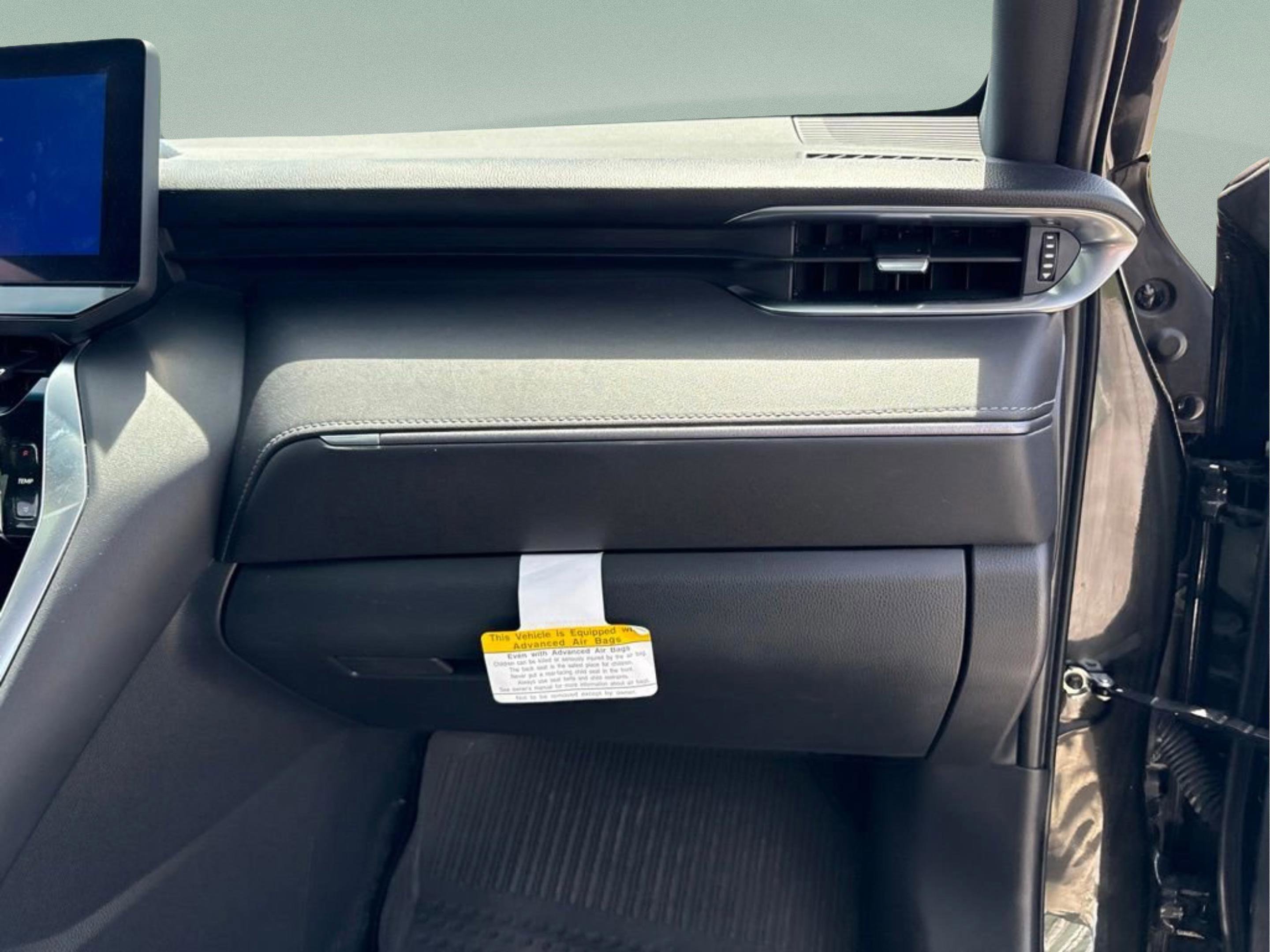 2024 Toyota Venza Nightshade - Photo 16