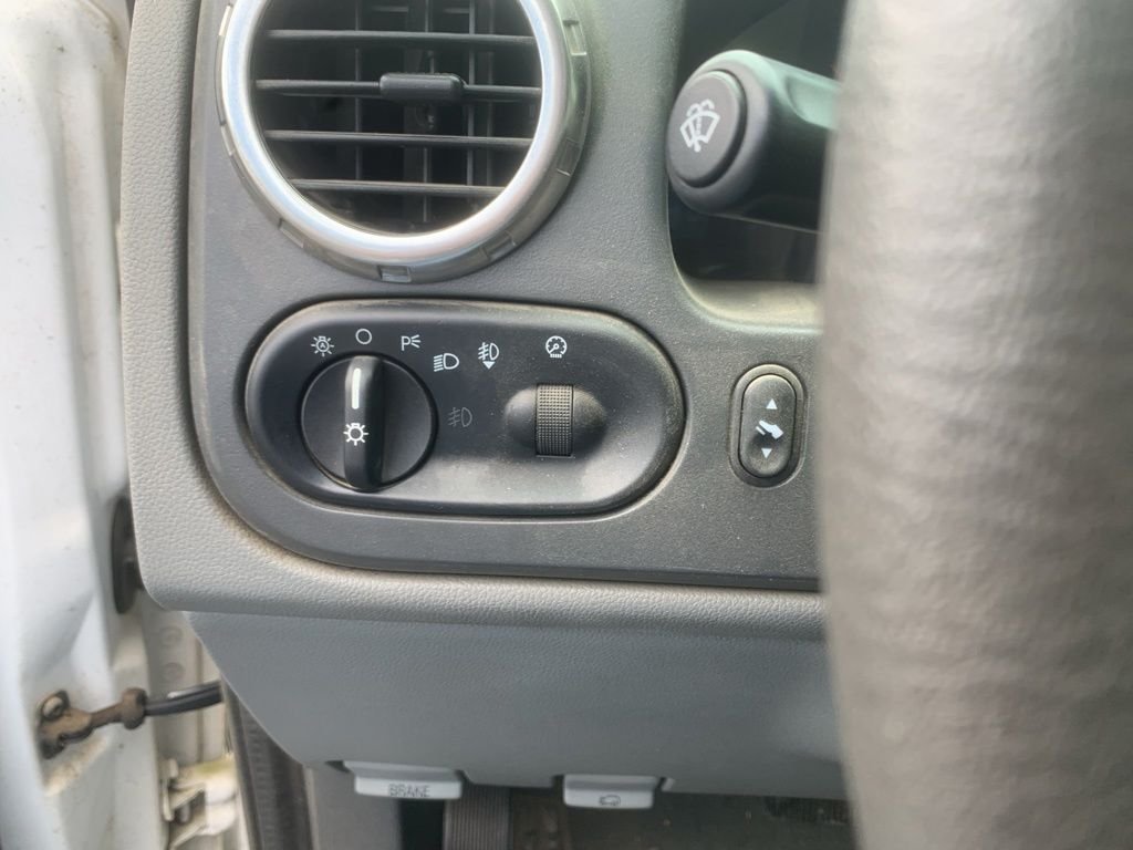 Used 2004 White Ford XLT image 13