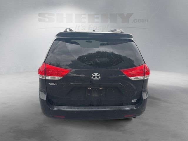 Used 2013 Black Toyota XLE image 13