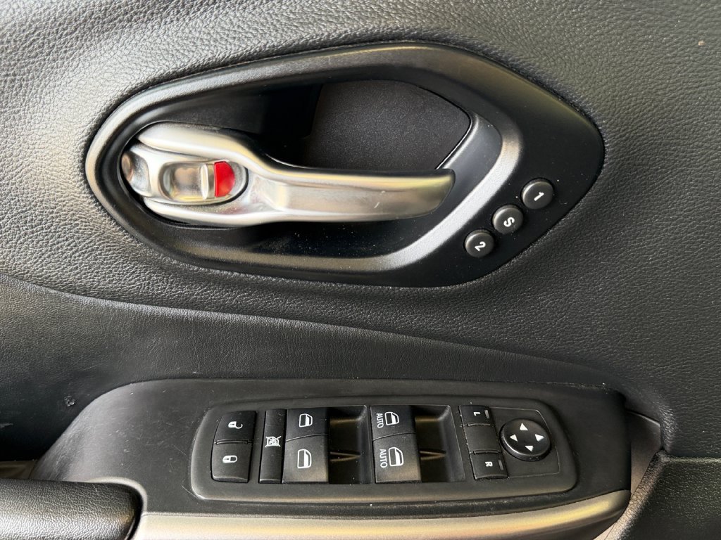 Used 2021 Blue Jeep Limited image 28