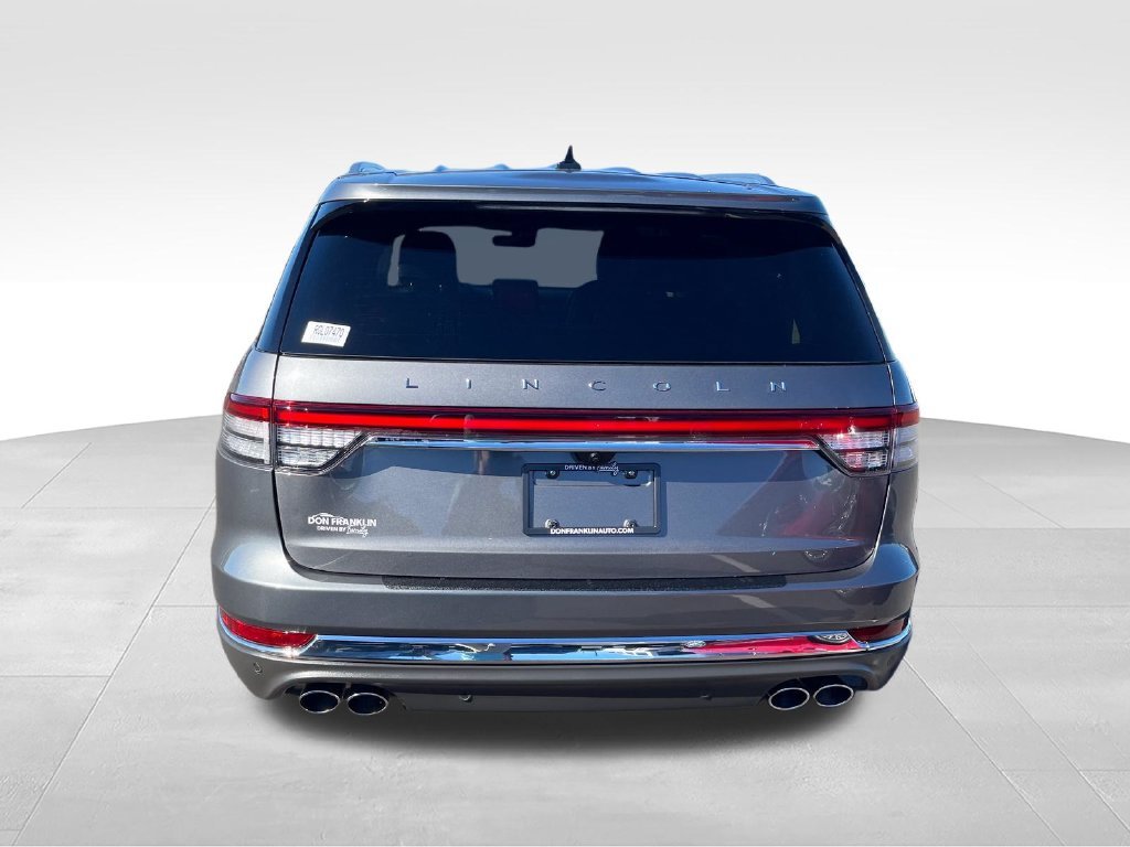 Used 2024 Gray Lincoln Premiere image 4