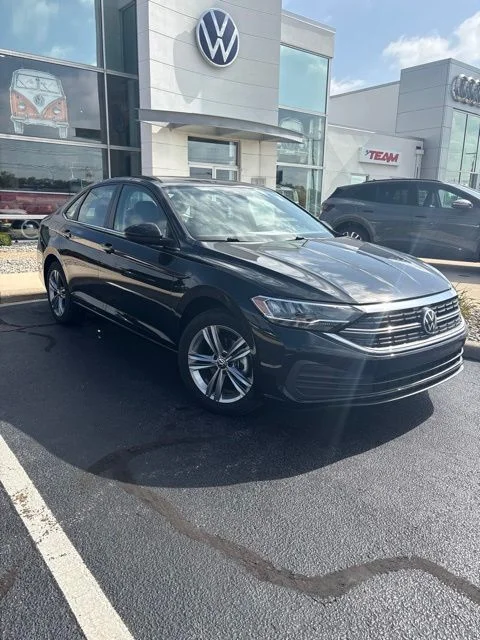 Certified Used 2023 Black Volkswagen 1.5T SE image 1