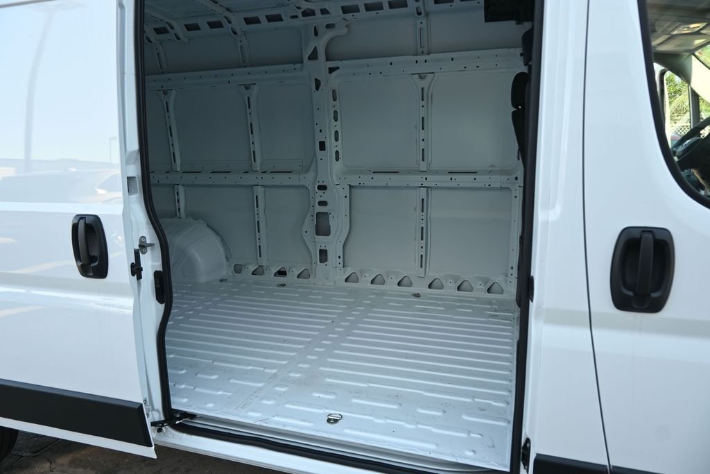 New 2026 Bright White Clear-Coat Exterior Paint RAM High Roof image 24