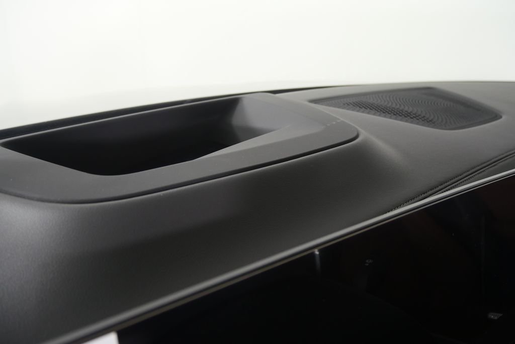 New 2026 Carbon Black Metallic BMW xDrive40i image 18