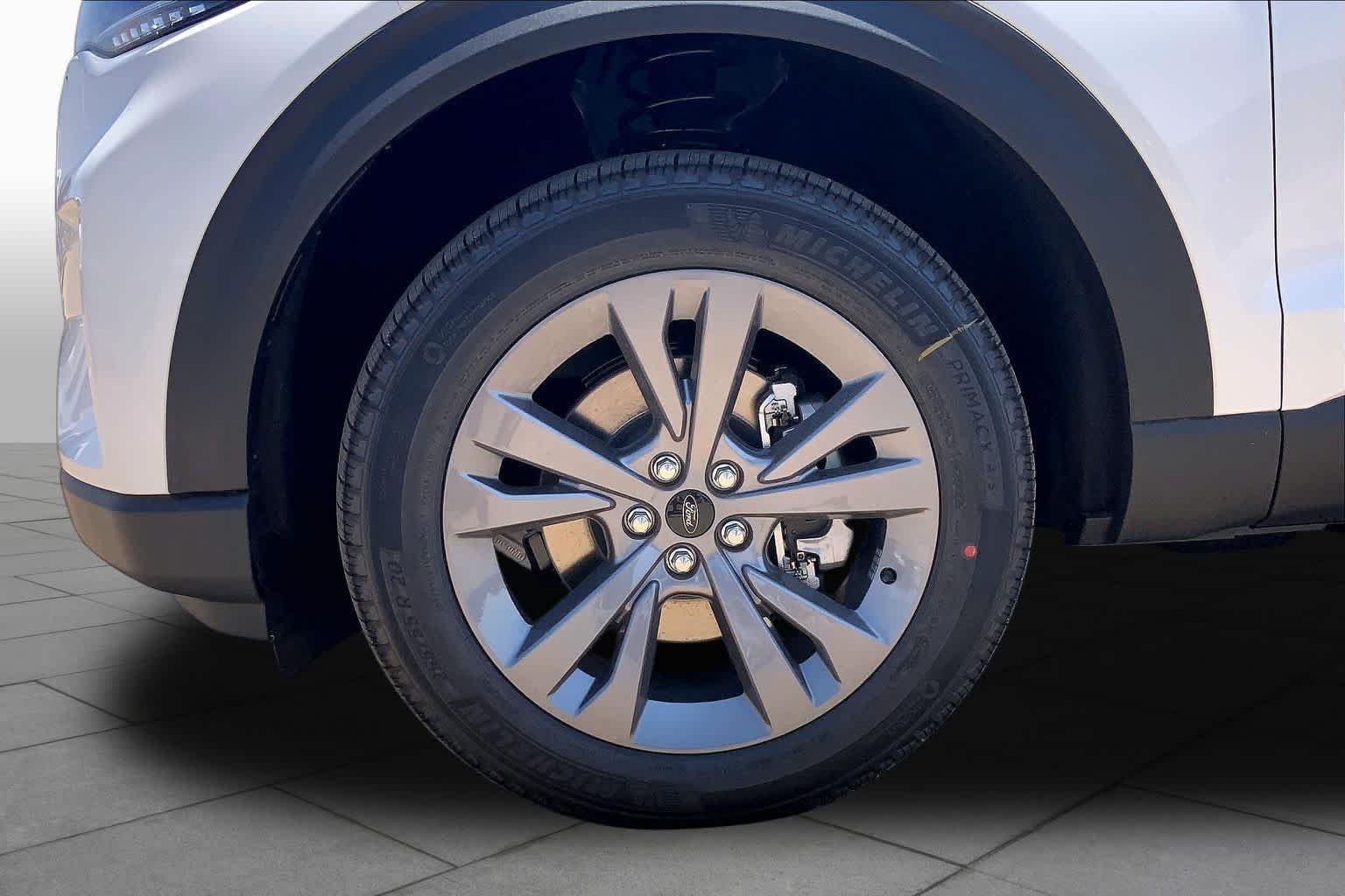 New 2026 Star White Metallic Tri-Coat Ford Active image 11