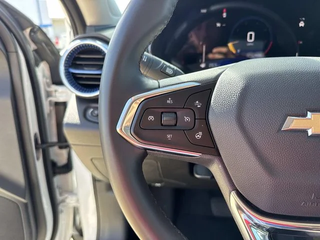 Used 2025 White Chevrolet LT image 44