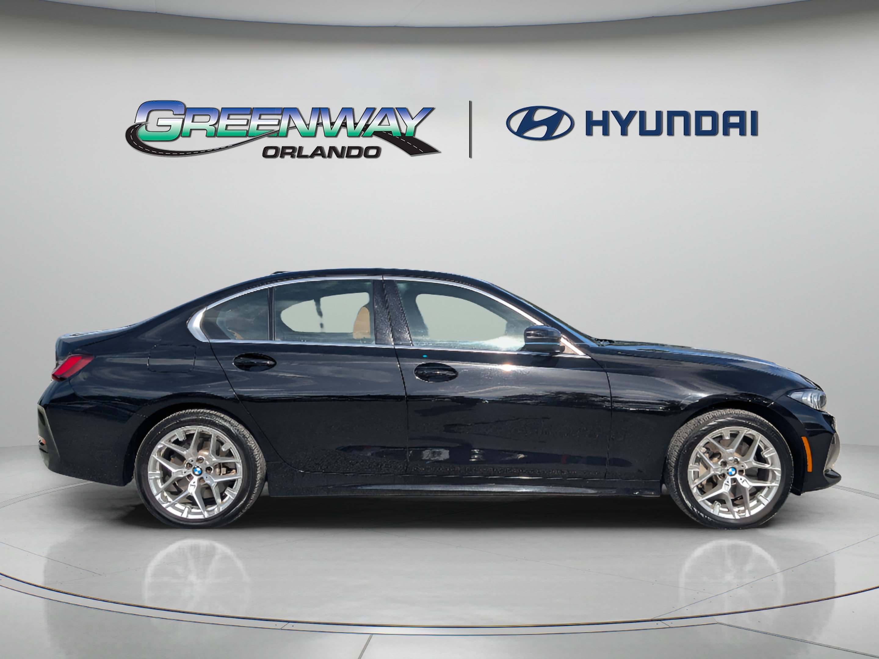 2025 BMW 3 Series 330i - Photo 9