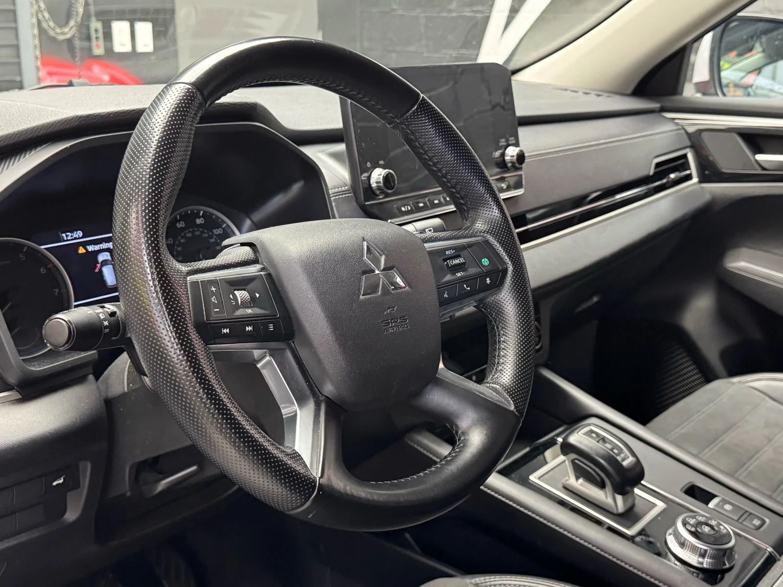 Used 2024 White Diamond (w85) Mitsubishi SE image 9