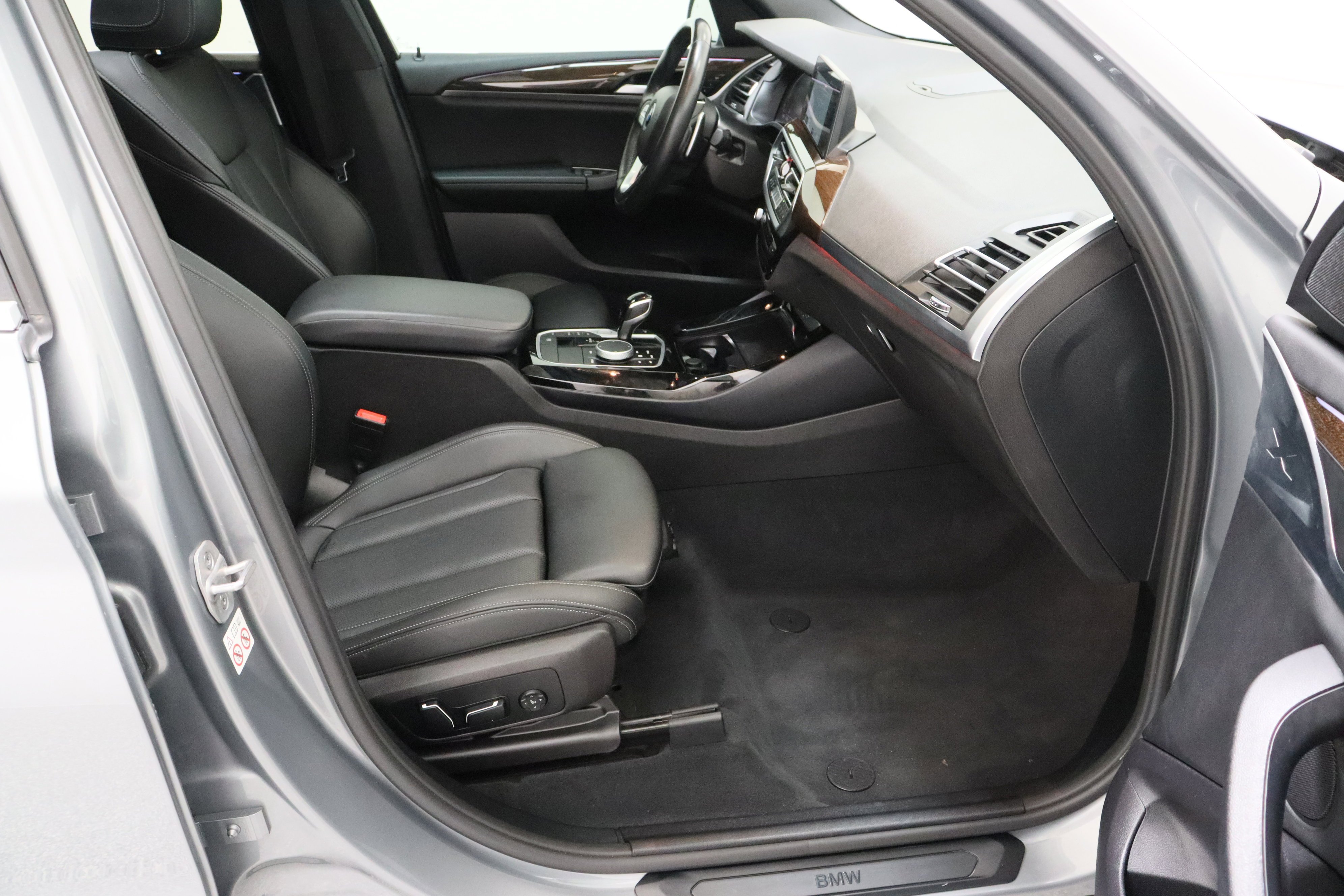 Used 2024 Dark Graphite Metallic BMW sDrive30i 2.0T image 42