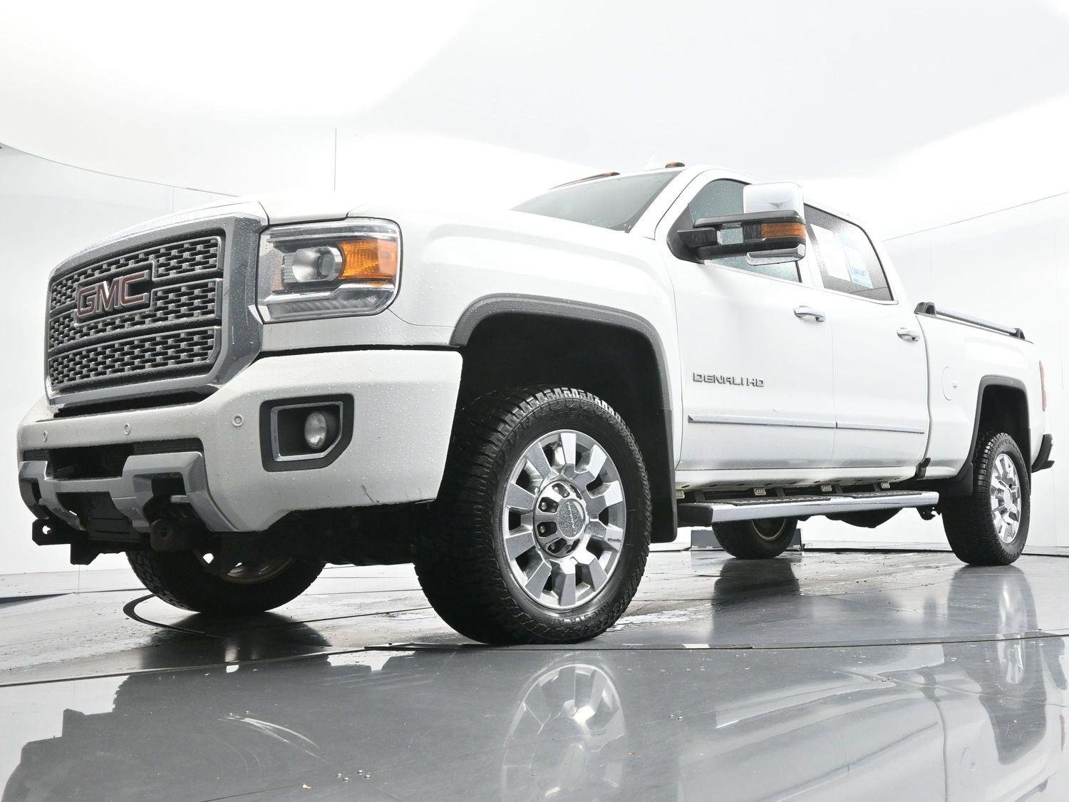 Used 2019 Summit White GMC Denali image 45
