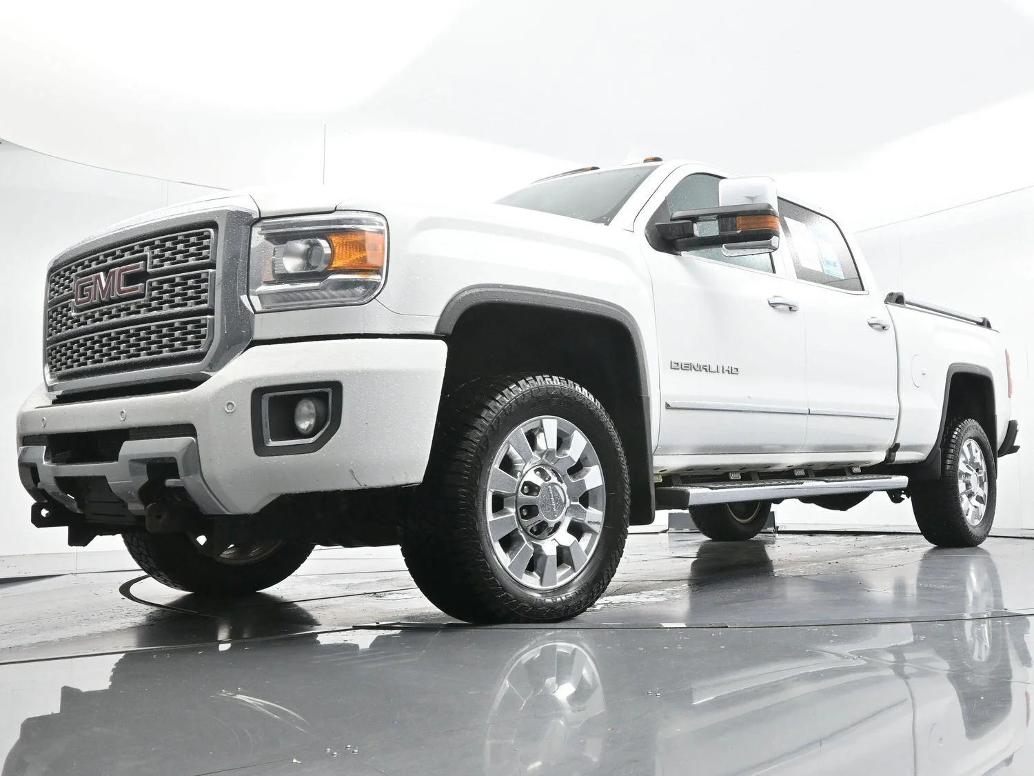 Used 2019 Summit White GMC Denali image 45