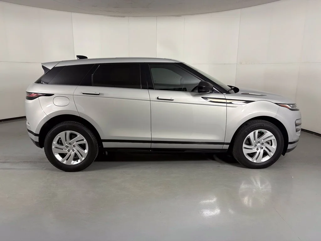 Used 2022 Silver Land Rover Dynamic image 9