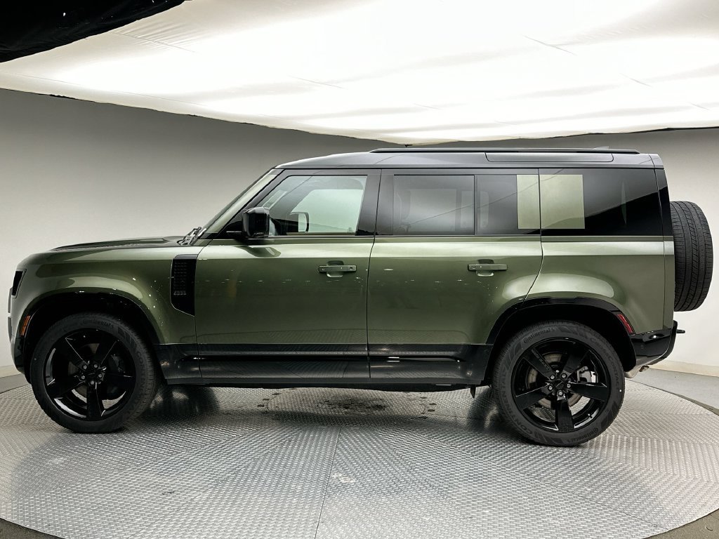 New 2026 Woolstone Green Metallic Land Rover X-Dynamic SE image 2