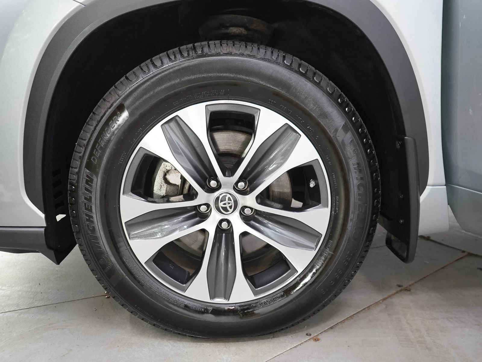 Used 2021 Celestial Silver Metallic Toyota XLE image 31